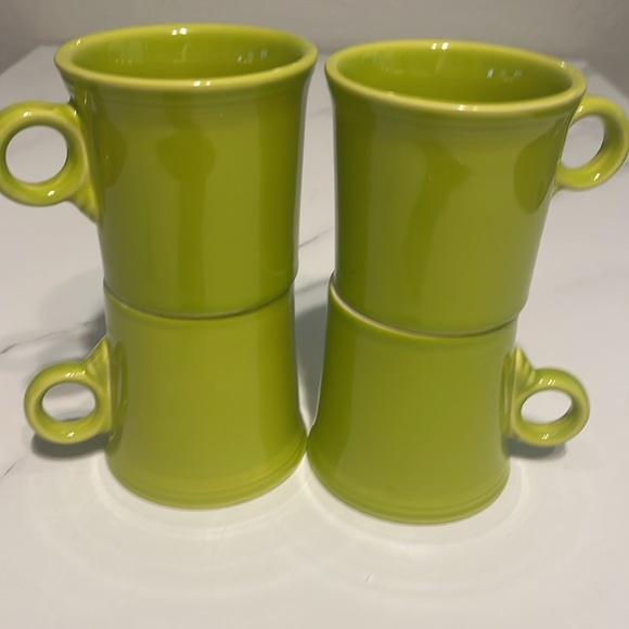4 Fiesta Lemongrass mugs DISCONTINUED!
by Homer Laughlin in EUC - Picture 1 of 11